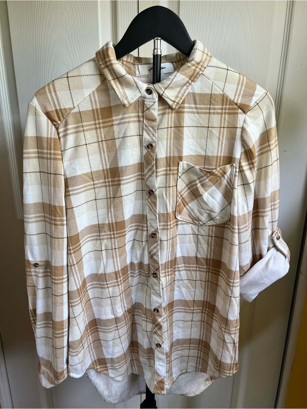Women's Cream & Tan Plaid Button-Down Shirt